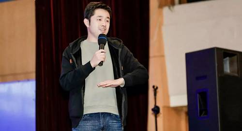 论坛上还发起了杭州市区块链应用专业委员会启动仪式。杭州市区块链应用专业委员会秘书长余颜浠在启动仪式上发表致辞。余颜浠介绍，该专委会成立于2018年8月。专委会的工作思路，一是解读国家与地方政府的政策并进行积极宣导；二是对区块链相关人才的培训；三是搭建一个合适的氛围，促进区块链业界的沟通与交流；四是制定区块链相关行业标准。她希望大家能积极推动区块链技术和应用赋能实体经济，重塑价值生态链。